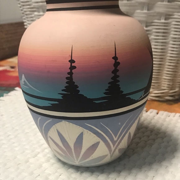 Beautiful Vintage Navajo Pottery Vase Signed Indian Art Desert Sunset Mesa - Picture 11 of 13
